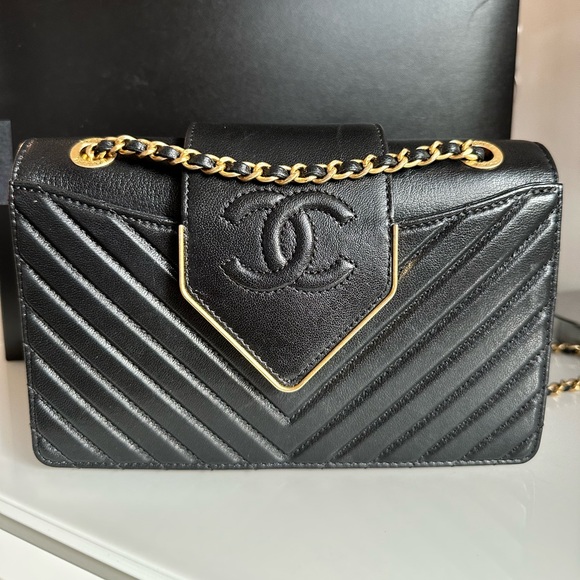 Chanel Collar and Tie Flap Bag Chevron Sheepskin Mini Gold Metal Black Handbag - Picture 3 of 16